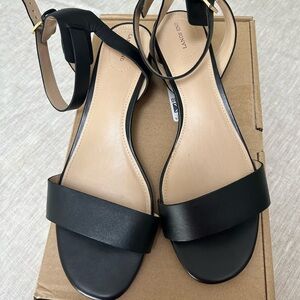Lands end black leather heeled sandal